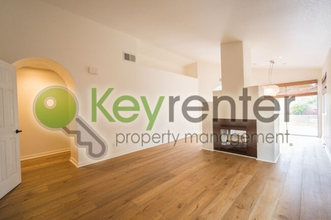 Building Photo - Beautiful Single Story Detached Home in th...