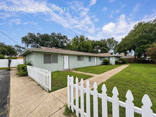 Building Photo - 322 Pelham Rd