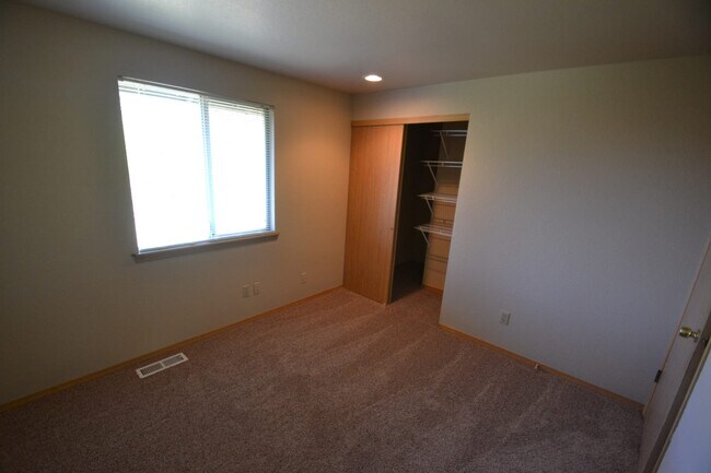 Building Photo - 12042 SE 249th Pl