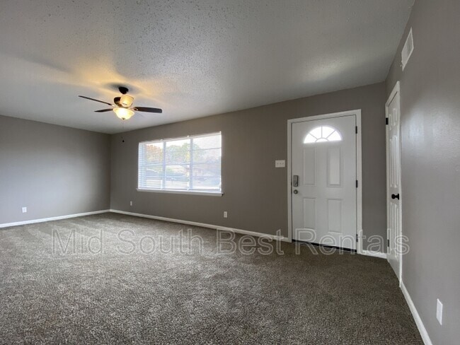 Foto del edificio - 929 Hackberry Ln
