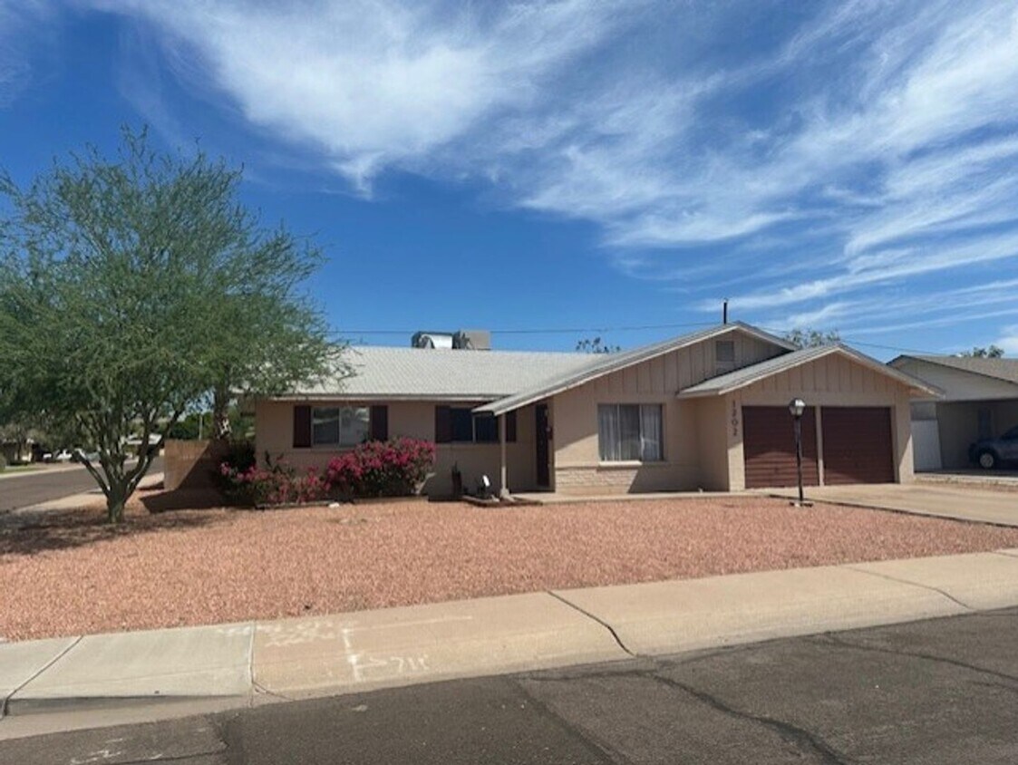 Primary Photo - SINGLE LEVEL TEMPE HOME WITH A POOL