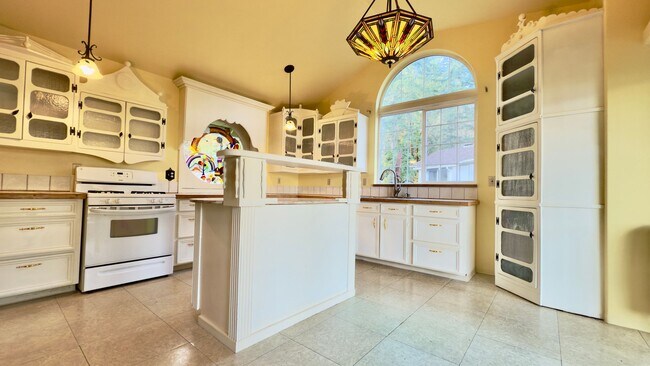 Foto del edificio - Lakefront Home at Summit Lake 3 Bedrooms with Lake Views