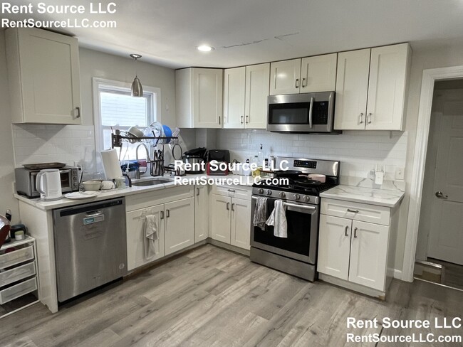 Building Photo - 73 Thorndike St