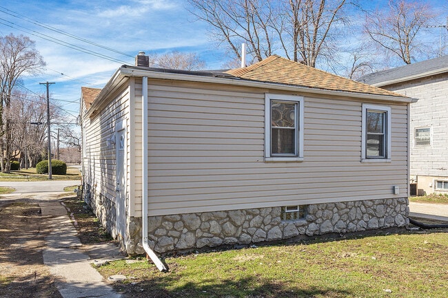 Building Photo - 700 Clinton St