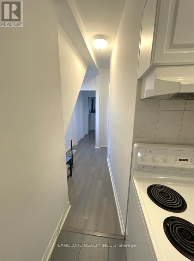 Building Photo - 130 Baldwin St