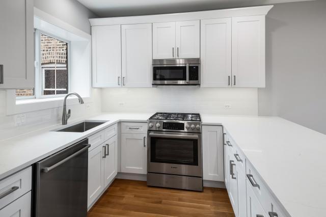 Foto del edificio - 3 bedroom in Chicago IL 60640