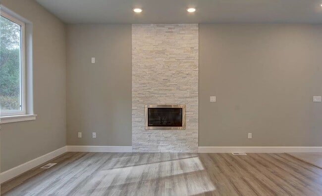 Building Photo - 3 bed 2.5 bath by Sand Lake