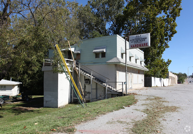 Building Photo - 10906-10910 E Truman Rd