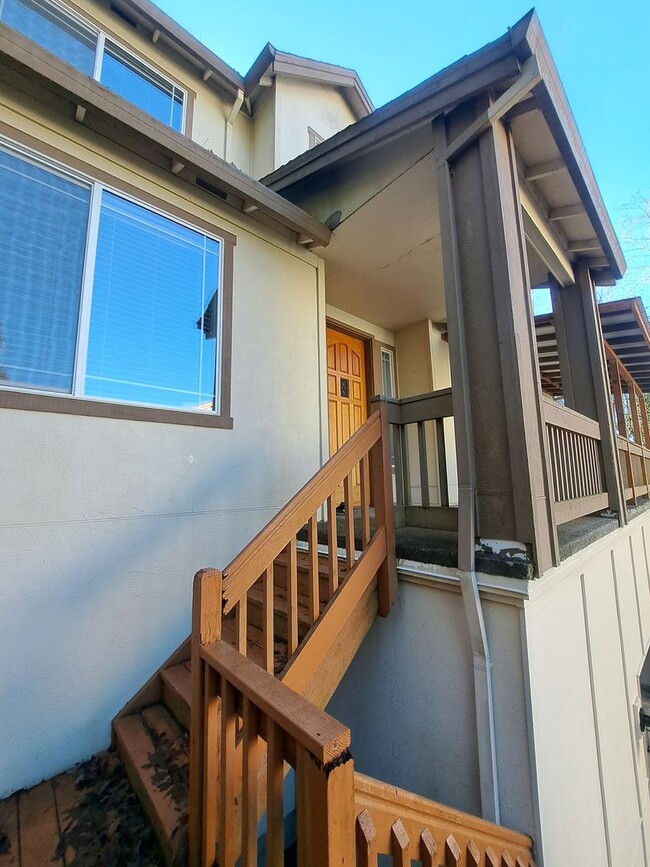 Foto del edificio - Secluded 5 bedroom Amazing Views Green Space