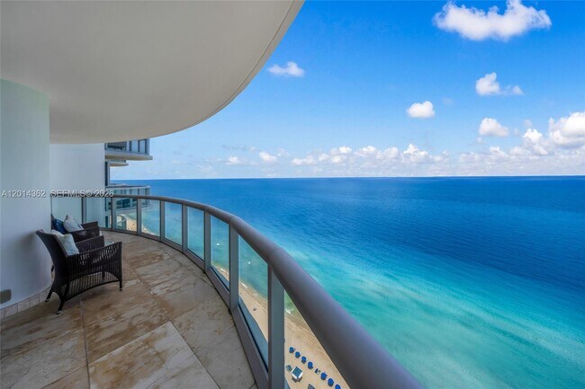 Foto del edificio - 6365 Collins Ave