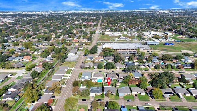 Foto del edificio - 1110 E Brown Ln