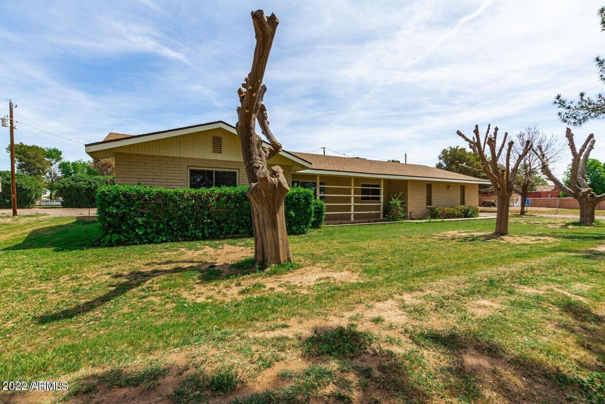 Foto principal - 24007 Lindsay Rd