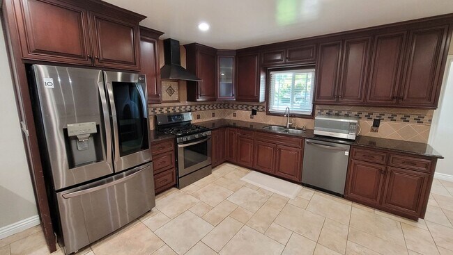 Building Photo - Move in with $2100 rent  OAC + deposit on ...
