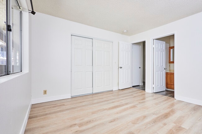 Building Photo - 744 Rose Ave