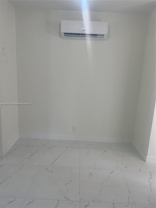Foto del edificio - 722 NE 8th St