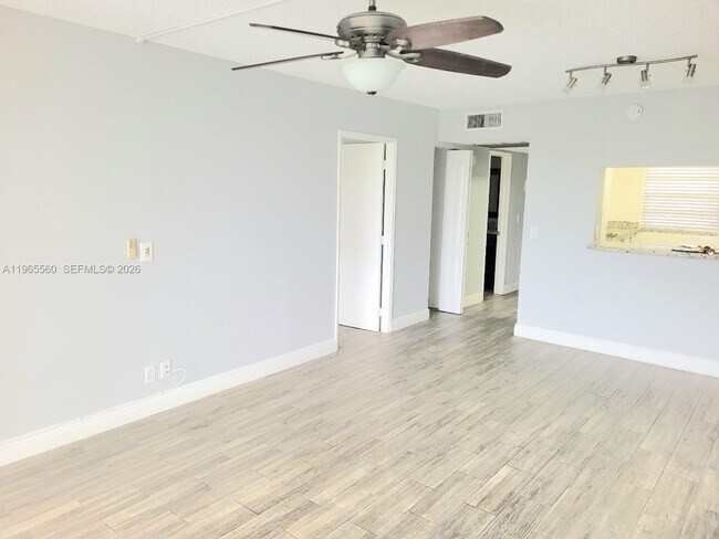 Foto del edificio - 9470 Poinciana Pl