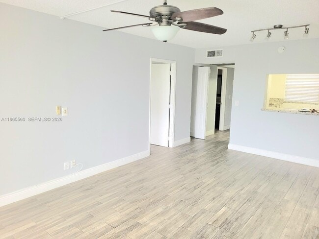 Building Photo - 9470 Poinciana Pl