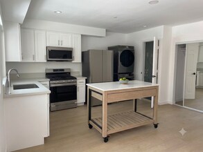 Building Photo - 1529 Winona Blvd