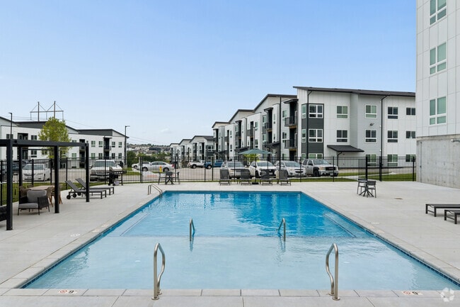 Pool - Windsor Hills Apartments