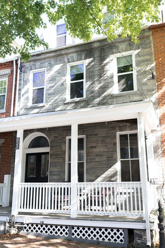 Primary Photo - 433 West Walnut Street, Unit 2 (2 bedroom)