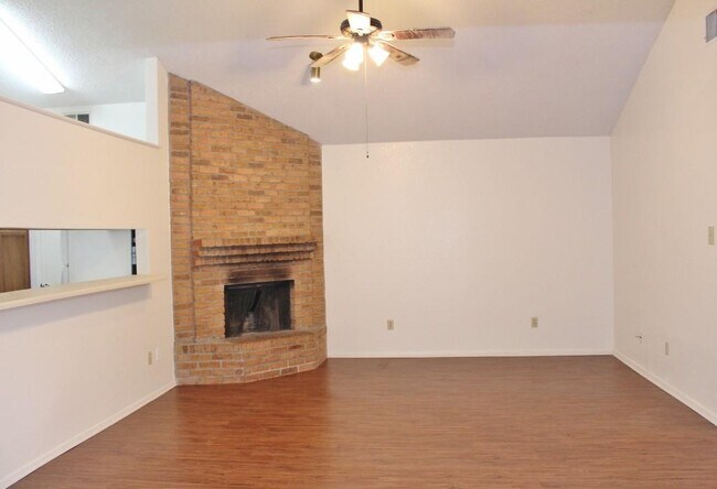 Building Photo - 1734 Carrington Dr
