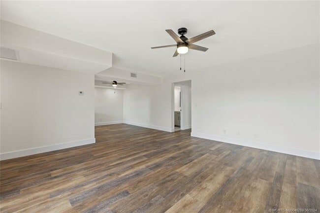 Building Photo - 1210 SE Parkview Pl