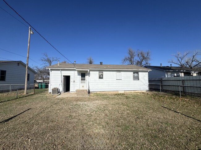 Building Photo - 3340 SW 23rd St