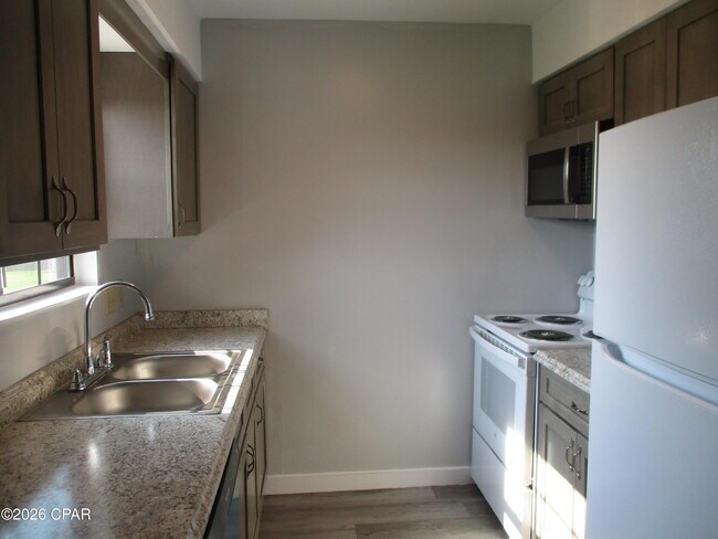 Building Photo - 1220 Stephen Dr