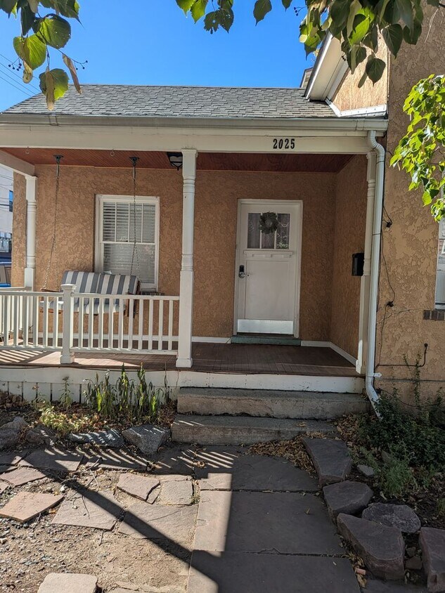 Cozy 2 bedroom brick home!! - Cozy 2 bedroom brick home!!