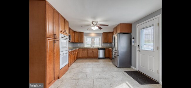 Foto del edificio - 5085 Twinbrook Run Dr
