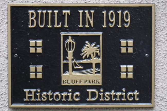 Building Photo - 2322 E 2nd St