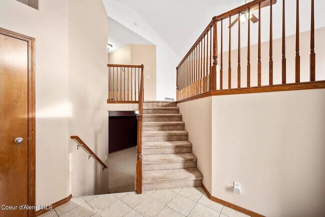 Building Photo - Large Home in Strawberry Fields