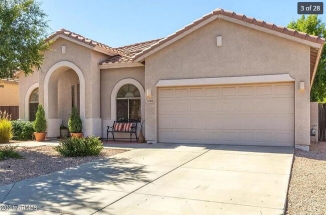 Building Photo - Charming Remodeled single level 4 Bed 2 Ba...