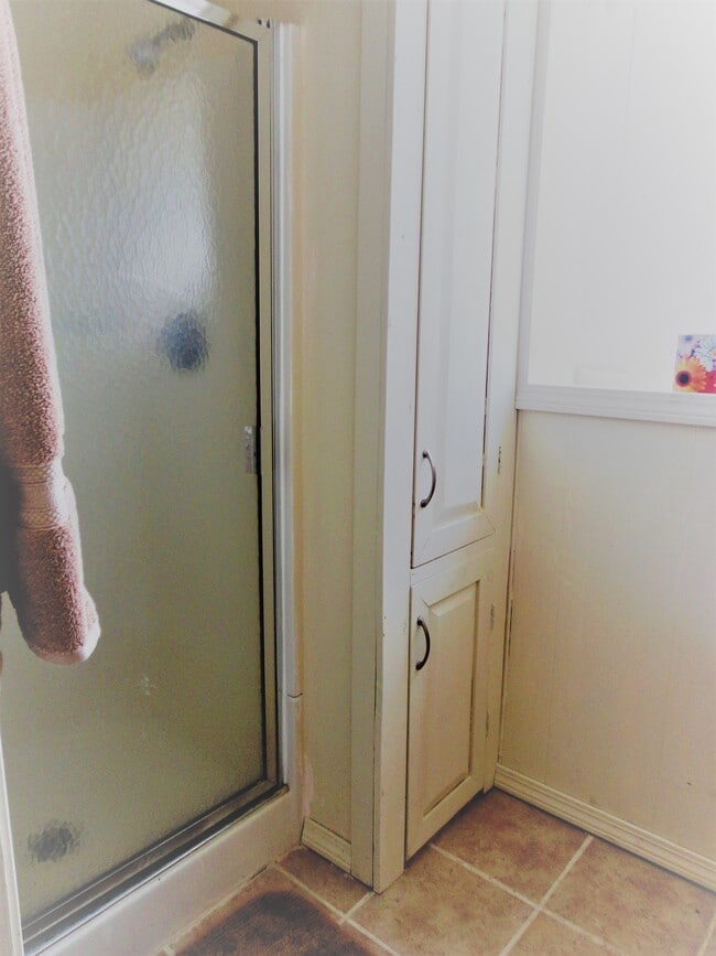 1st floor bathroom - walk-in shower - 3 Dubois Dr