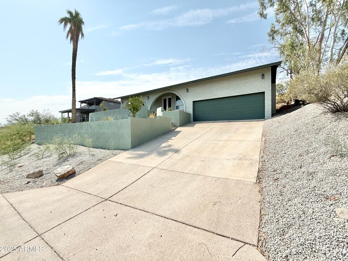 Primary Photo - 1701 E Camino del Santo