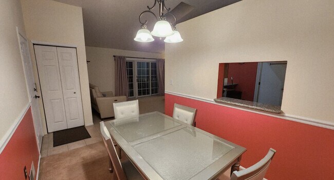 Foto del edificio - 2102 Doolittle Dr