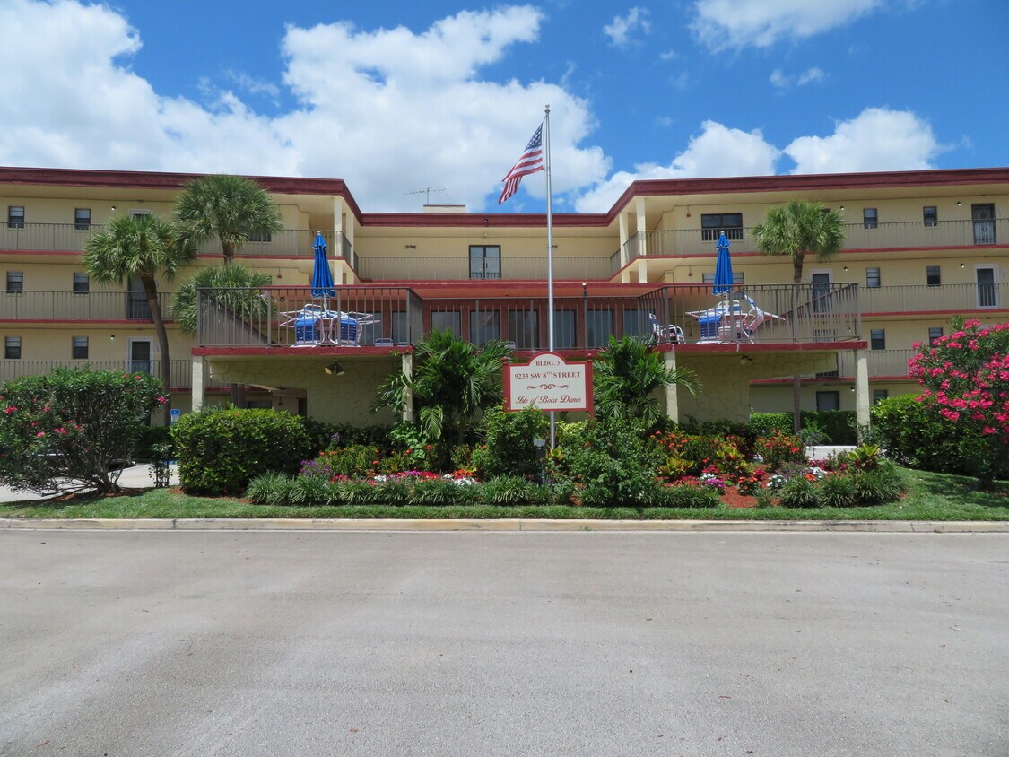 Foto principal - 9233 SW 8th St