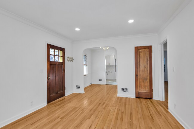 Building Photo - 1927 S 61st St