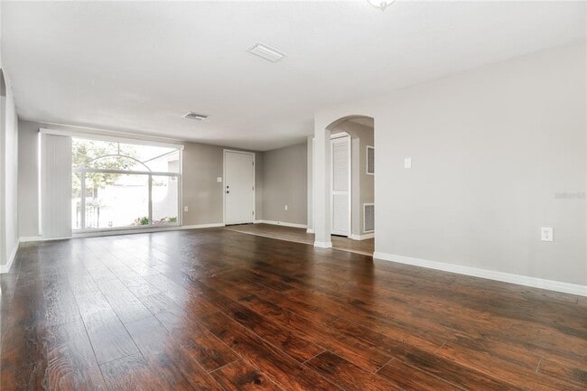 Foto del edificio - 9025 Collage Ln