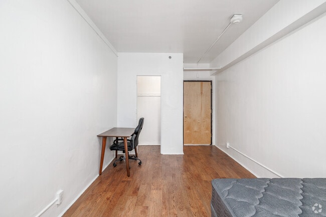 Studio - 108SF - 800 University Ave