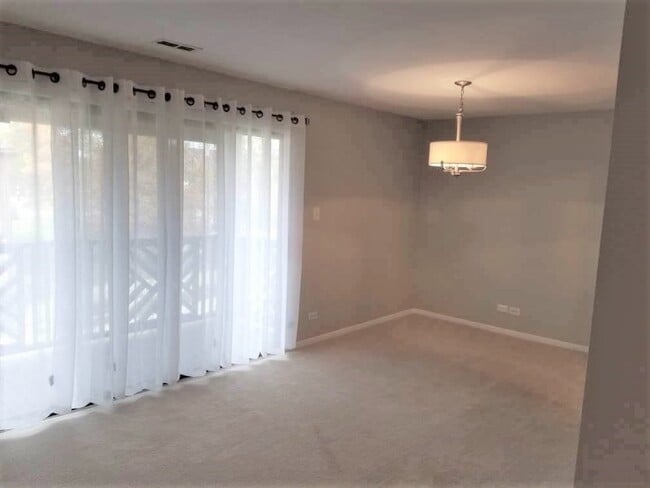 Building Photo - 1718 Lakecliffe Dr