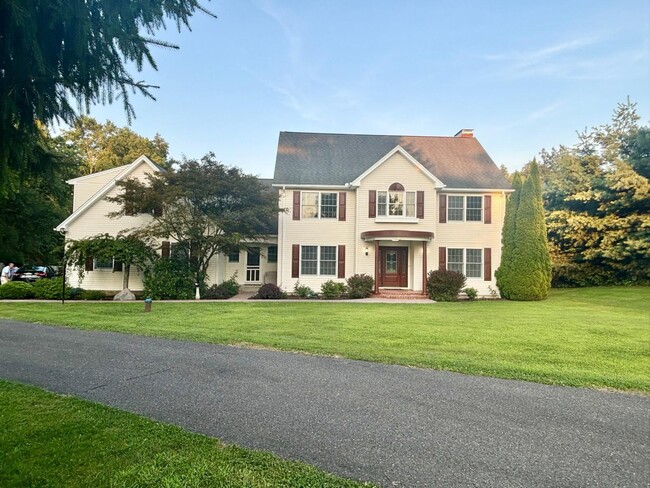 Building Photo - 205 Hickory Ln