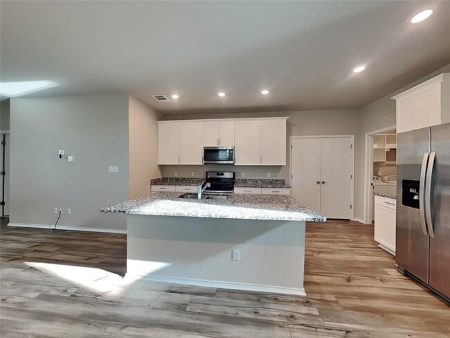 Building Photo - 5304 Saddle Clb Dr