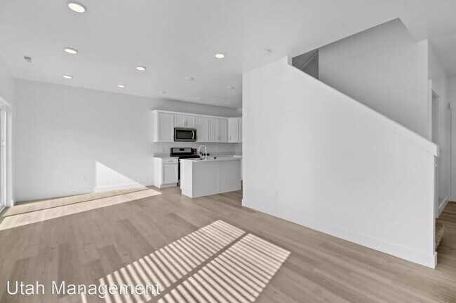 Foto del edificio - 3 br, 2.5 bath House - 1266 West 1990 Sout...