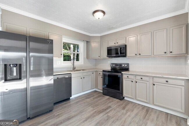 Building Photo - 6941 Stephens Dr