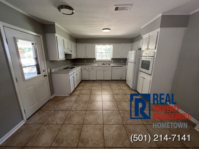 Building Photo - 5709 Chaucer Ln
