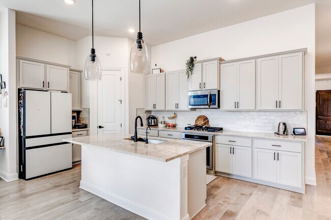 Foto del edificio - 2824 Stone Branch Dr