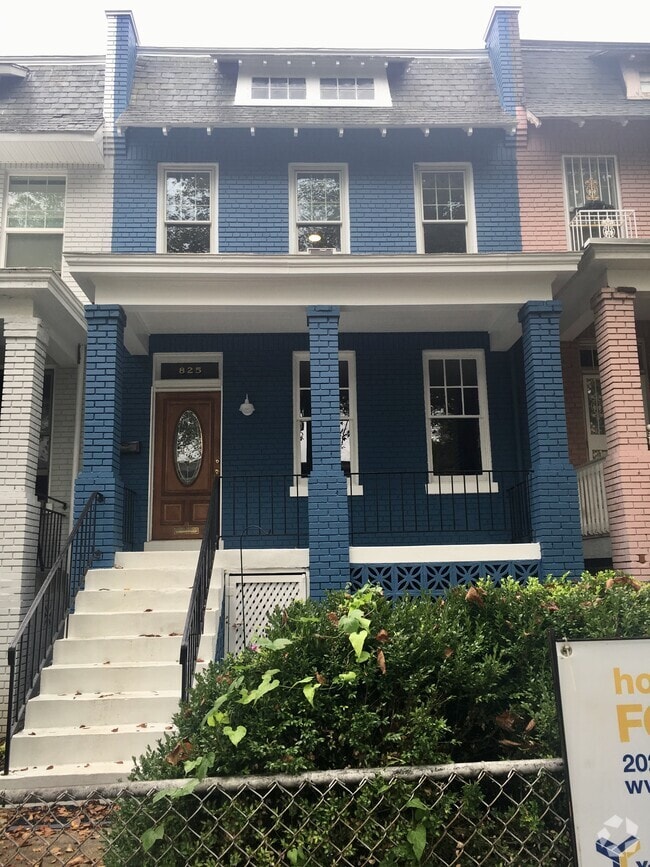 Front of home - 825 Kentucky Ave SE