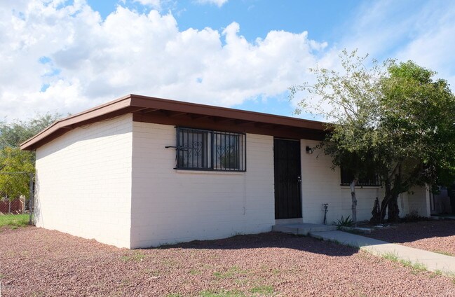 Building Photo - 2503 Parkside Dr
