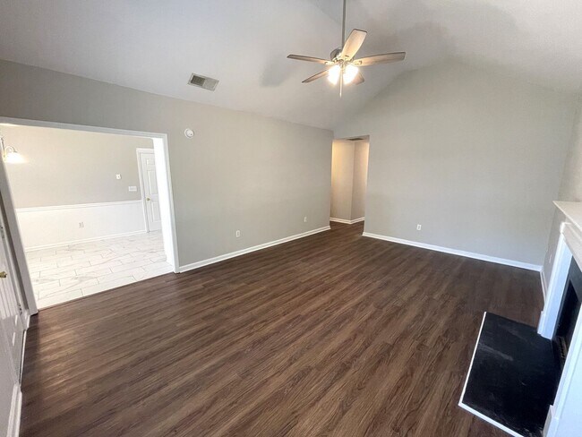 Foto del edificio - Newly Renovated 3br in East Athens, Available Mid June 2025